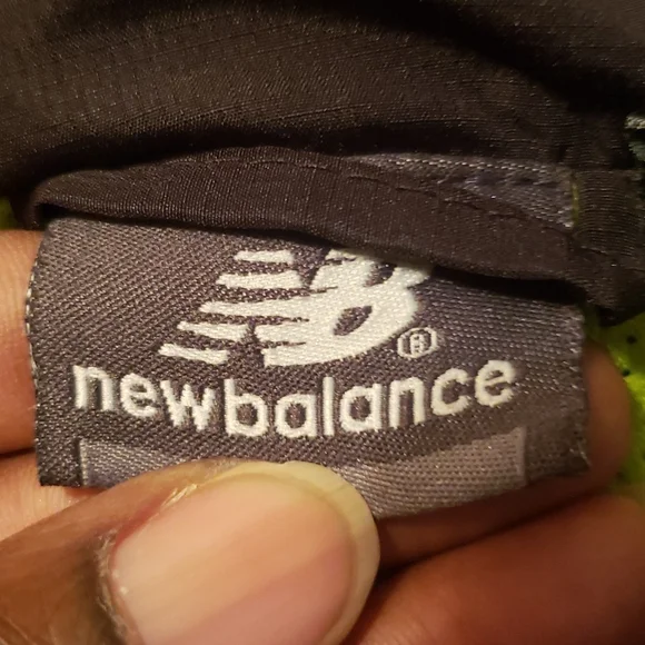 New Balance Women's Running Jacket - Picture 3 of 16